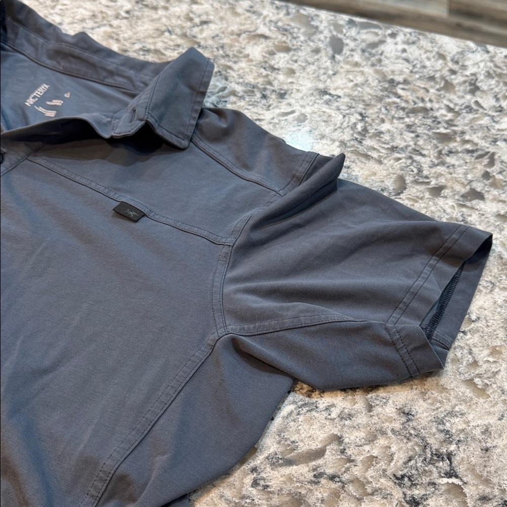 Arc’teryx Captive Polo Shirt Gray Performance Short Sleeve Men’s Large - Picture 12 of 13